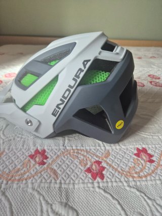 Casco Endura