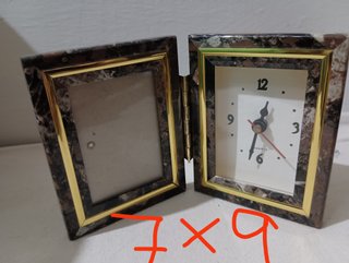 Portafotos con reloj