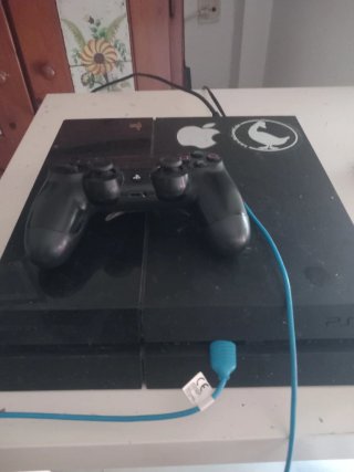 PS4 (PlayStation 4) Negra + Mando