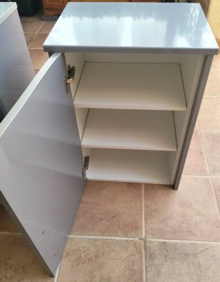 Armario de cocina metálico gris