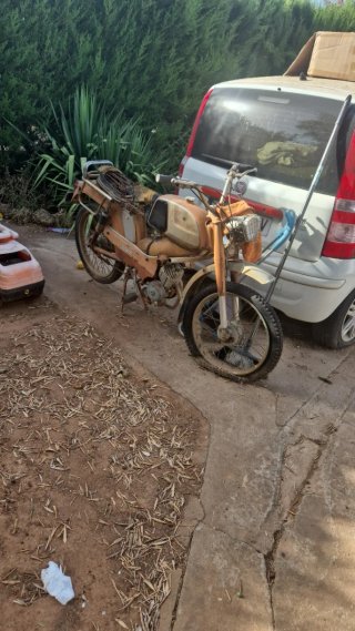 Moped antigua para restaurar