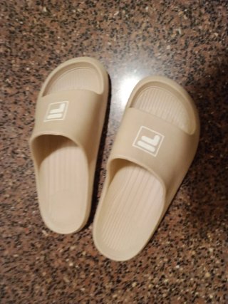 Chanclas Fila ,color Beige.Estan nuevas .