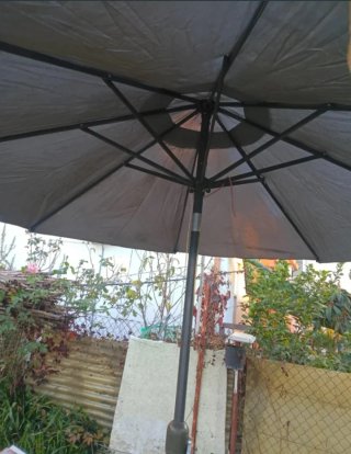 Sombrilla de jardín gris