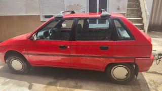 Coche Rojo con Remolque Verde
