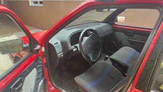 Coche Rojo con Remolque Verde