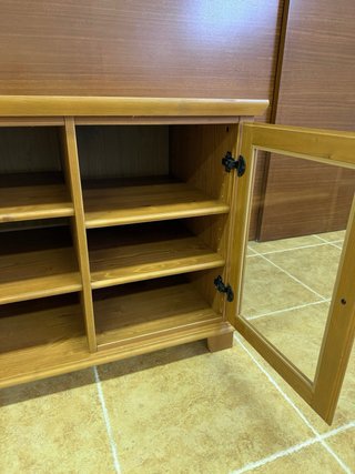 Aparador TV madera con puertas de cristal