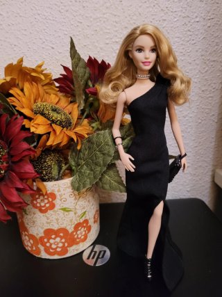 Muñeca Barbie Vestido Negro