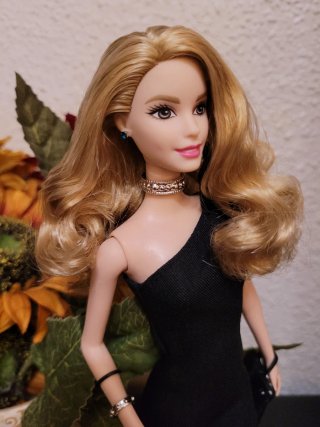 Muñeca Barbie Vestido Negro