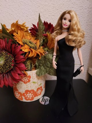Muñeca Barbie Vestido Negro