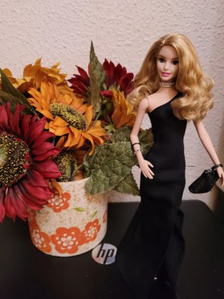 Muñeca Barbie Vestido Negro