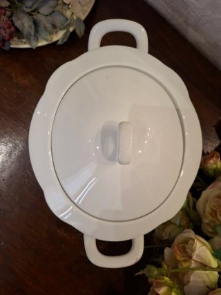 Piccola zuppiera ovale in porcellana bianca