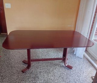 Mesa de comedor y 6 sillas de madera