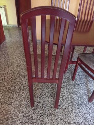 Mesa de comedor y 6 sillas de madera