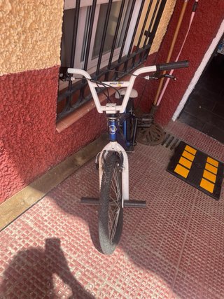 Bici BMX Monty con manillar 360