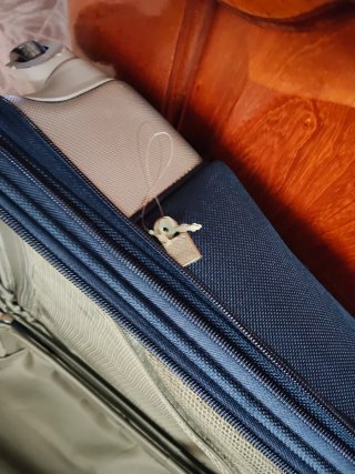 Maleta de viaje azul y gris