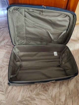 Maleta de viaje azul y gris