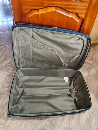 Maleta de viaje azul y gris