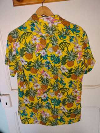 Camisa Hawaiana Piñas y Flores
