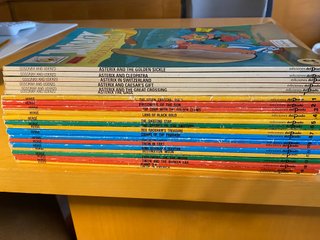 TINTÍN ASTÉRIX 22 libros inglés Buen estado usado.