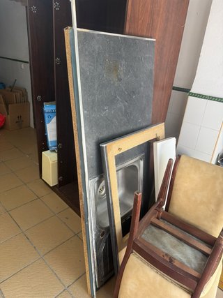 Muebles cocina y 2 sillas madera y tela