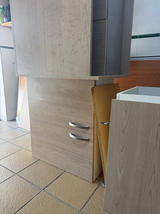 Muebles cocina y 2 sillas madera y tela