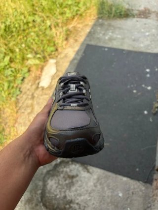 New Balance 740 Scarpe Uomo Nero Grigio