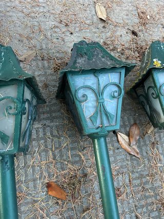 Farolas de jardín verdes