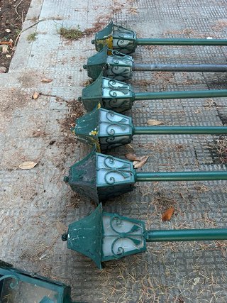Farolas de jardín verdes