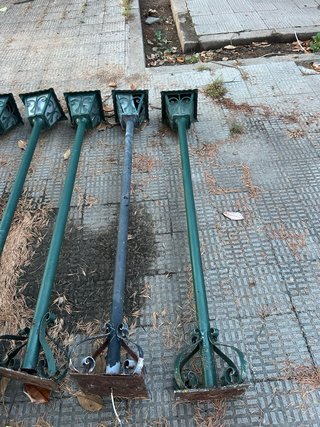 Farolas de jardín verdes