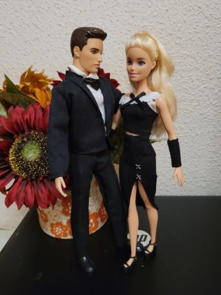 Muñecos Ken y Barbie de traje