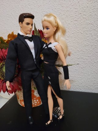Muñecos Ken y Barbie de traje