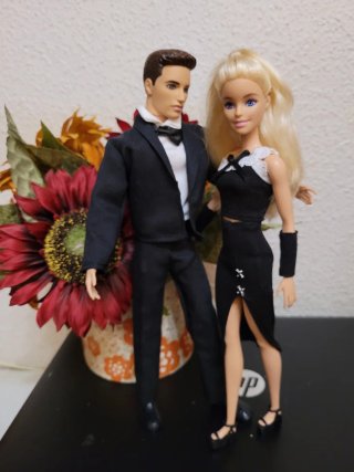 Muñecos Ken y Barbie de traje