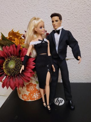 Muñecos Ken y Barbie de traje