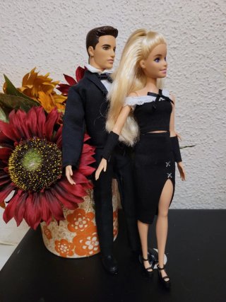 Muñecos Ken y Barbie de traje
