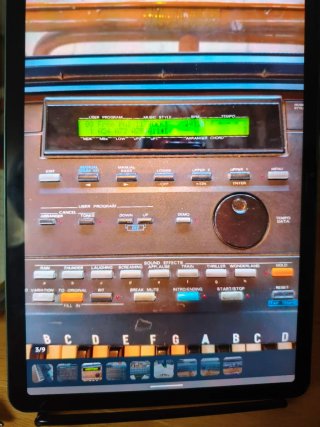 Roland E-70 Sintetizador  REGALO Caja de Ritmos