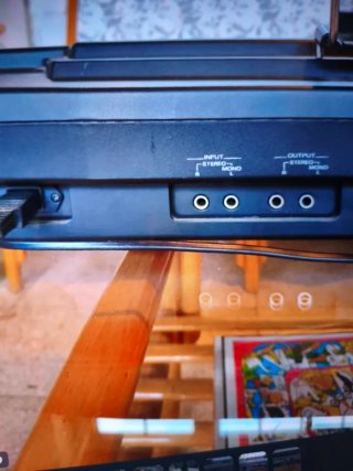 Roland E-70 Sintetizador  REGALO Caja de Ritmos