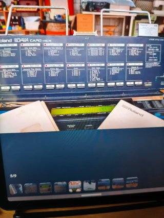 Roland E-70 Sintetizador  REGALO Caja de Ritmos