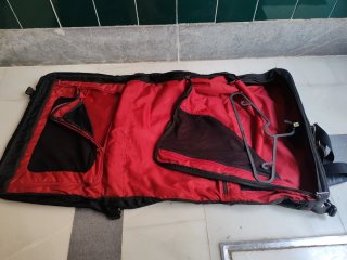 Bolsa porta trajes elegante con bolsillo ordenador