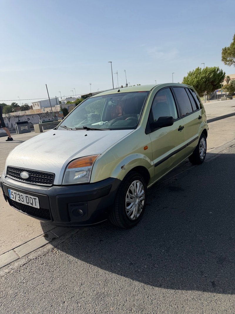 Ford Fusion 2005 - foto 1