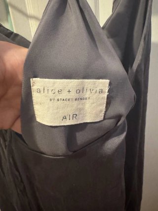 Top in raso grigio