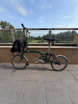 Bicicleta Brompton plegable verde