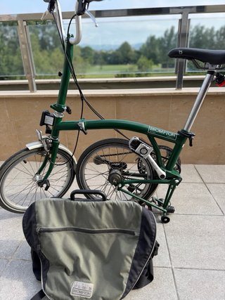 Bicicleta Brompton plegable verde