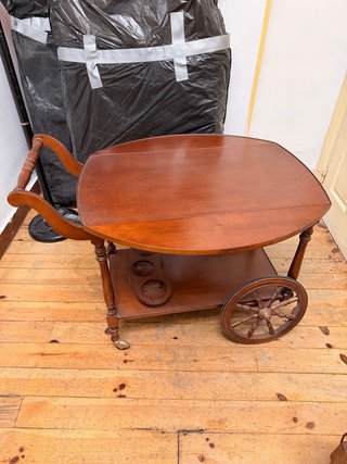 Mesita auxiliar de madera