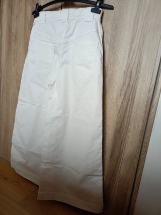 Pantalón ancho estilo falda