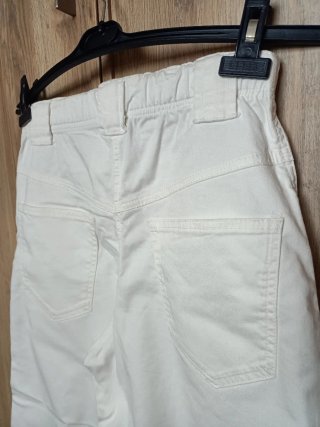 Pantalón ancho estilo falda