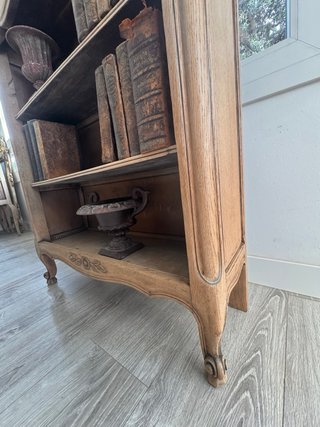 Antigua librería francesa provenzal de roble