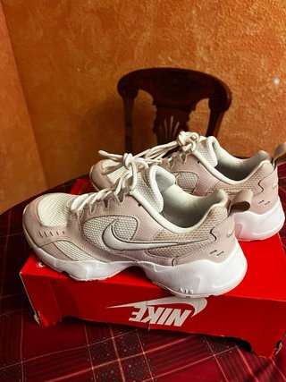 Nike Air Heights Rosa y Blanco