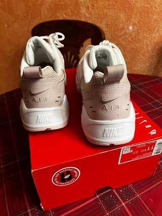Nike Air Heights Rosa y Blanco
