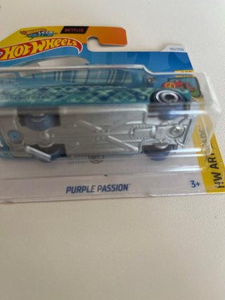 2 Hot wheels TH