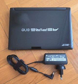 Acer Aspire One Intel Atom 2GB RAM 250GB Win10